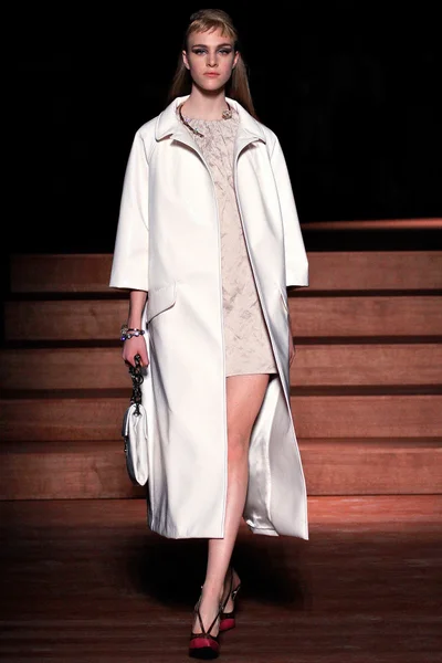 Look 18